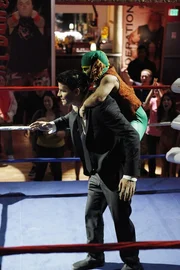 Booth (David Boreanaz) kommt bei seinen Mordermittlungen in der Wrestling-Szene nicht umhin, selbst in den Ring zu steigen.