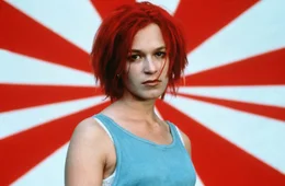 Lola (Franka Potente) muss z&uuml;gig 100.000 Mark auftreiben, um ihren Freund Manni (Moritz Bleibtreu) zu retten.