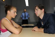 Emily (Anne Menden) kann nicht weiter mitansehen, wie Dominik leidet und fordert Patrick (Björn Harras) bei einem Besuch im Gefängnis auf, endlich die Wahrheit zu sagen... Emily (Anne Menden) kann nicht weiter mitansehen, wie Dominik leidet und fordert Patrick (Björn Harras) bei einem Besuch im Gefängnis auf, endlich die Wahrheit zu sagen...