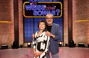 Treten bei "Wer wei&szlig; denn sowas?" als Kandidat:innen an: Der Schauspieler Wolfgang Stumph (r.) und die Schauspielerin Claudia Schmutzler (l.).