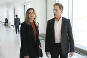 Dr. Meredith Grey (Ellen Pompeo, l.); Dr. Thomas Koracick (Greg Germann, r.) Dr. Meredith Grey (Ellen Pompeo, l.); Dr. Thomas Koracick (Greg Germann, r.)