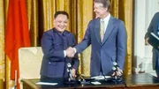 Ende Januar 1979 reiste der chinesische Staatschef Deng Xiaoping in die USA zu US-Pr&auml;sident Jimmy Carter. Es war der erste offizielle Besuch eines f&uuml;hrenden Politikers der Volksrepublik in Washington.