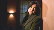 Detective Olivia Benson (Mariska Hargitay) und ihr Partner dringen in die Wohnung eines Mannes ein, der verd&auml;chtigt wird, eine Fernsehjournalistin vergewaltigt zu haben.