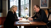 Isa von Brede (Sabine Postel, l.) und Markus Gellert (Herbert Knaup, r.) besprechen sich in seinem Büro. Isa von Brede (Sabine Postel, l.) und Markus Gellert (Herbert Knaup, r.) besprechen sich in seinem Büro.