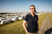 Platzchefin Andrea ist seit kurzem neu im Amt und nimmt ihre Aufgabe sehr ernst.