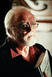 Richard Attenborough (John Hammond).