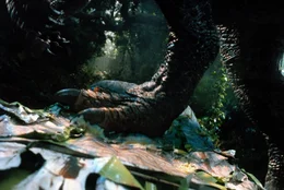 "Jurassic Park III", Dem Pal&auml;ontologen Dr. Grant fehlt das Geld f&uuml;r die Erforschung der Intelligenz von Velociraptoren. Das Angebot des Ehepaares Paul und Amanda Kirby, eine Expedition in ein Saurier-Reservat zu finanzieren, kommt ihm da gerade recht. Beim &Uuml;berflug der Isla Sorna kommt es zur Bruchlandung. Die Insel gilt seit Grants &Uuml;berlebenskampf gegen den Tyrannosaurus Rex als absolutes Sperrgebiet. Mit gefr&auml;&szlig;igen Spinosaurieren hat sich dort aber inzwischen eine noch viel gef&auml;hrlichere Spezies entwickelt.  SENDUNG: ORF eins - SO - 28.06.2020 - 15:20 UHR. - Veroeffentlichung fuer Pressezwecke honorarfrei ausschliesslich im Zusammenhang mit oben genannter Sendung oder Veranstaltung des ORF bei Urhebernennung.