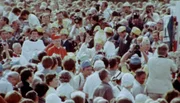 Der Pole Karol Wojtyla tritt als neuer Papst Johannes Paul II. eine Pilgerreise in seine Heimat an und ermutigt Millionen Menschen hinter dem &bdquo;Eisernen Vorhang&ldquo;, Ereignisse in Gang zu setzen, die 1989 ihren H&ouml;hepunkt erreichen werden.