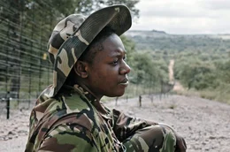 Die 30-j&auml;hrige Rangerin Nkateko Mzimba ist seit sieben Jahren bei den Black Mambas. Sie ist die Alleinern&auml;hrerin ihrer sechsk&ouml;pfigen Familie und m&ouml;chte sich zum Tourguide weiterqualifizieren.