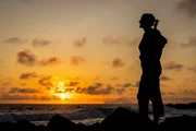 Zwischen unwirklichen Mondlandschaften und üppig bewachsenen Urwaldinseln erlebt Hannah Emde Evolution hautnah. Zwischen unwirklichen Mondlandschaften und üppig bewachsenen Urwaldinseln erlebt Hannah Emde Evolution hautnah.