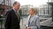 Mia Bartholdy (Nele Kiper, r.) versucht sich bei Markus Gellert (Herbert Knaup, l.) zu entschuldigen. Mia Bartholdy (Nele Kiper, r.) versucht sich bei Markus Gellert (Herbert Knaup, l.) zu entschuldigen.