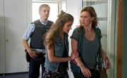 Als Cornelia Mai (Julika Jenkins) und ihre Tochter Melinda (Rosemarie Röse) morgens ins Jobcenter kommen, erfahren sie, dass ihr Sachbearbeiter ermordet wurde … Als Cornelia Mai (Julika Jenkins) und ihre Tochter Melinda (Rosemarie Röse) morgens ins Jobcenter kommen, erfahren sie, dass ihr Sachbearbeiter ermordet wurde …