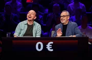 Rateteam-Kapit&auml;n Bernhard Ho&euml;cker (l.) und der Schauspieler Wolfgang Stumph (r.) bilden ein Rateteam.