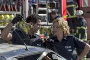 Claudia (Janette Rauch) und Tarik (Serhat Cokgezen) wurden zu einem brennenden Fahrzeug gerufen. Nachdem die Feuerwehr den Wagen gel&ouml;scht hat, findet Tarik den Brandsatz mit Zeitz&uuml;nder.