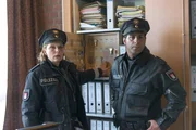 Claudia (Janette Rauch) und Tarik (Serhat Cokgezen) sind auf der Suche nach Herrn Paulsen, der nach der Evakuierung der Seniorenresidenz nicht in der Notunterkunft angekommen ist. Dabei m&uuml;ssen sie feststellen, dass in die Residenz eingebrochen wurde.