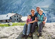 Annamaria Crameri mit Lisa Ruggli und Martin Ruggli mit Seth Ruggli Annamaria Crameri mit Lisa Ruggli und Martin Ruggli mit Seth Ruggli