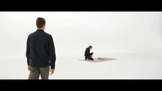 Linus (Friedrich M&uuml;cke) will Luca (Laura de Boer) im virtuellen Raum treffen.