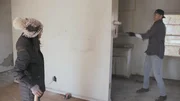Ken und Anita planen, ein altes Einfamilienhaus in Decatur in Georgia zu modernisieren. Daf&uuml;r fokussieren sie sich vor allem auf eine neue Fassade, um das Haus von den umliegenden Backsteinh&auml;usern abzuheben. Weil hier jedoch das meiste Budget investiert wird, bleibt nicht mehr viel f&uuml;r die Innenr&auml;ume &uuml;brig.