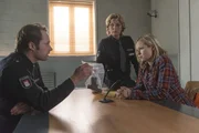 Was hat Bobby (Christin Heim, r.) mit dem Unfall ihrer Bew&auml;hrungshelferin Frau Ohlenschl&auml;ger zu tun. Mattes (Matthias Schloo, l.) und Claudia (Janette Rauch, M.) versuchen das herauszufinden, doch Bobby schweigt.