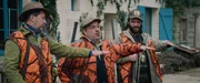 Die J&auml;ger haben sich versammelt und &uuml;ben ihre Kommandos ein. Von links: Michel (Jean-Fran&ccedil;ois Cayrey), Bernard (Didier Bourdon) und Benjamin (Julien Pestel).