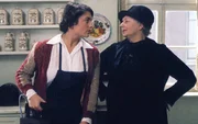 Oma Soleder (Franziska St&ouml;mmer) und Traudl Grandauer (Christine Neubauer, links).