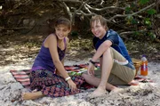Phoebe Tonkin (Cleo), Angus McLaren (Lewis).