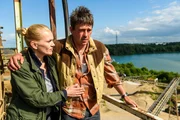 Wie weit w&uuml;rde Thomczyk (Peter Schneider, r.) in seinem Leid gehen? (Hier mit Helen Dorn (Anna Loos, l.)).