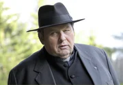 Pfarrer Braun (Ottfried Fischer) soll eine wertvolle Violine unauffällig wiederbeschaffen und reist deswegen zu seinem Entzücken erstmals seit langem wieder ins geliebte Bayern. Pfarrer Braun (Ottfried Fischer) soll eine wertvolle Violine unauffällig wiederbeschaffen und reist deswegen zu seinem Entzücken erstmals seit langem wieder ins geliebte Bayern.