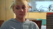 Das Vergewaltigungsopfer Jen Caulder (Nicole Sullivan) muss sich den Fragen der Ermittler stellen.