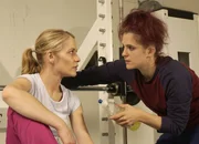 V.l.: Stephanie Japp als Verena Probst und Gina Durler als Chick.