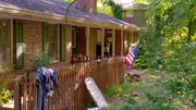 An investor's tip leads Ken and Anita to the small town of Stone Mountain, Georgia, where a large house is for sale on a good 4,000 square meters of land. An investor's tip leads Ken and Anita to the small town of Stone Mountain, Georgia, where a large house is for sale on a good 4,000 square meters of land.