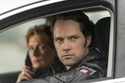 Mattes (Matthias Schloo, r.) und Claudia (Janette Rauch, l.) sind auf Streife, als sie die Suchmeldung des vermissten Babys erreicht.