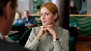 Staatsanwältin Geldermann (Esther Schweins) flirtet mit Markus Gellert. Staatsanwältin Geldermann (Esther Schweins) flirtet mit Markus Gellert.