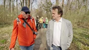 Seniorenwandertag, Hanno Settele (r.) im Gespr&auml;ch mit Pensionist Erich Kdolsky.