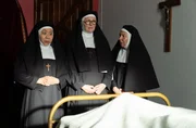 (v.l.n.r.) Sister Peter (Tina Chiang), Sister Boniface (Lorna Watson), Sister Reginald (Virginia Fiol) (v.l.n.r.) Sister Peter (Tina Chiang), Sister Boniface (Lorna Watson), Sister Reginald (Virginia Fiol)