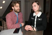 Julian (Onno Buß) merkt, dass Matilda (Anna-Katharina Fecher) mit den Gedanken bei Erik ist. Julian (Onno Buß) merkt, dass Matilda (Anna-Katharina Fecher) mit den Gedanken bei Erik ist.