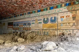 Das an Ounis Mastaba angrenzende Grab des Arztes Teti Nebe Fu ist perfekt erhalten: Seine pr&auml;chtigen Malereien sehen aus, als w&auml;ren sie erst gestern entstanden.