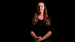 Svenja Beck hatte lange gebraucht, die Kraft zu finden, sich von ihrem gewaltt&auml;gigen Partner zu trennen. Geblieben sind Narben und Erinnerungen an die traumatisierende Brutalit&auml;t bis hin zu den beiden Femizid-Versuchen. Daraus hat sie den festen Willen entwickelt, dieses Martyrium &ouml;ffentlich zu machen und aufzuzeigen, wie es zu dem psychischen Druck und den Gewaltexzessen kommt.