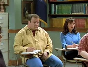 Carrie (Leah Remini) &uuml;berredet Doug (Kevin James) an einem Literaturkurs teilzunehmen...
