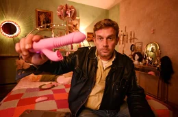 Franz (Sebastian Bezzel) in der Wohnung des ermordeten Webcam-Girls.