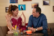 Mike (Harry Blank) und Annalena (Heidrun G&auml;rtner) genie&szlig;en die ungest&ouml;rte Zeit im Brunnerwirt.