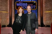 Als Kandidat:innen zu Gast bei "Wer wei&szlig; denn sowas?": Das Schauspieler-Ehepaar Andrea Sawatzki (l.) und Christian Berkel (r.).