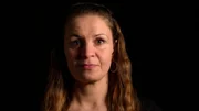 Svenja Beck hatte lange gebraucht, die Kraft zu finden, sich von ihrem gewaltt&auml;gigen Partner zu trennen. Geblieben sind Narben und Erinnerungen an die traumatisierende Brutalit&auml;t bis hin zu den beiden Femizid-Versuchen. Daraus hat sie den festen Willen entwickelt, dieses Martyrium &ouml;ffentlich zu machen und aufzuzeigen, wie es zu dem psychischen Druck und den Gewaltexzessen kommt.