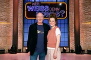 Treten bei "Wer wei&szlig; denn sowas?" als Kandidat:innen an: Der Komiker Mike Kr&uuml;ger (l.) und der Schauspielerin Klara Deutschmann (r.).