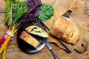Gef&uuml;llte Kartoffelrolle mit Ricotta und Mangold