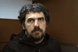 Der antikapitalistische Aktivist Enric Duran ist auch bekannt unter dem Namen &bdquo;Robin Banks&ldquo; oder &bdquo;Robin Hood der Banken&ldquo;.