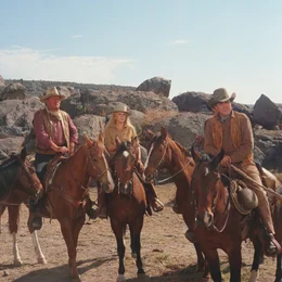 v.li.: Lane (John Wayne), Mrs. Lowe (Ann-Margret), Jesse (Ben Johnson)