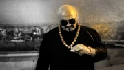 Die Freunde Xatar und Samy &uuml;berfallen einen Goldtransporter. Farid Bang versucht w&auml;hrend einer Session f&uuml;r das posthum erscheinende Xatar-Album im Gespr&auml;ch mit Samy eine Antwort auf eine legend&auml;re Frage zu finden: Wo ist das Gold?