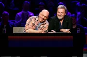 Rateteam-Kapit&auml;ne Bernhard Ho&euml;cker (l.) mit Schauspieler Stefan J&uuml;rgens (r.).