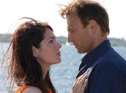 Elena (Cheryl Shepard) erkl&auml;rt Martin (Bernhard Bettermann), warum sie nicht mit ihm in das Haus ziehen will.